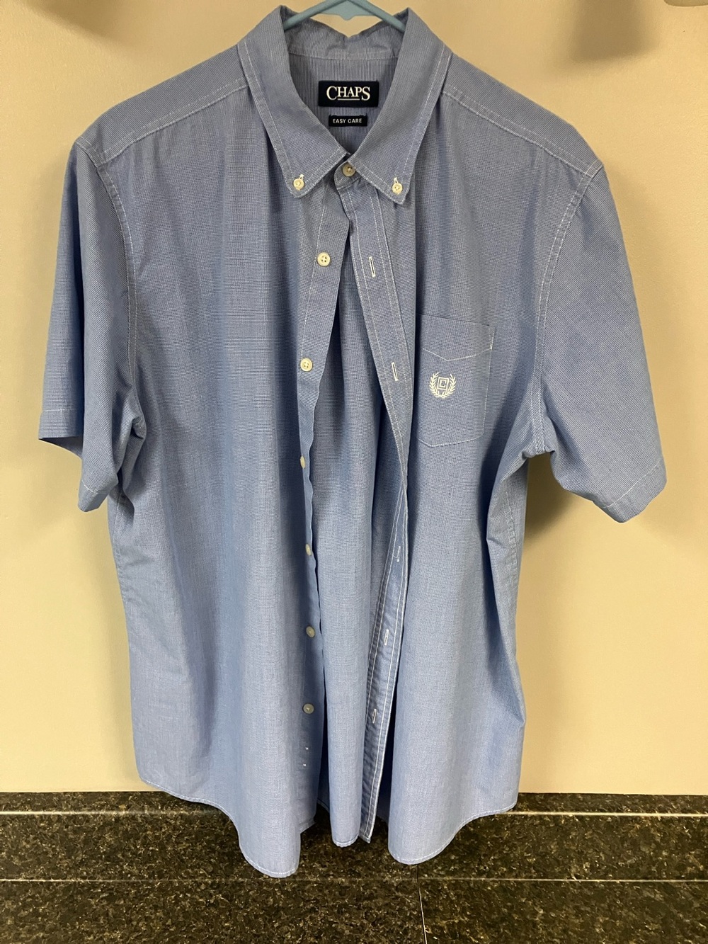 5 mens SS button down shirts
3 chaps , 1 cremieux , 1 van heusen all XL - Picture 2 of 11